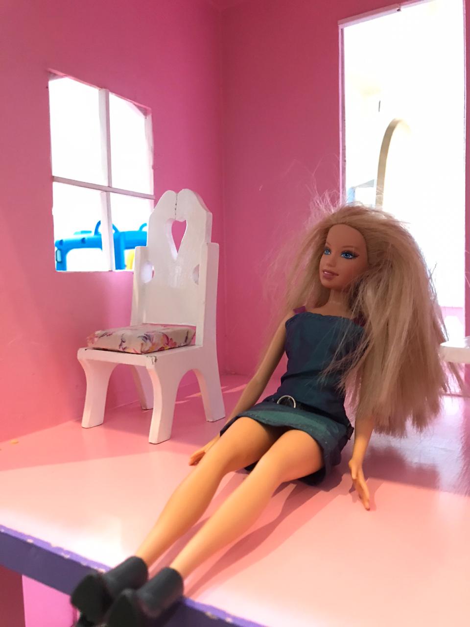 Barbie Menunggu 